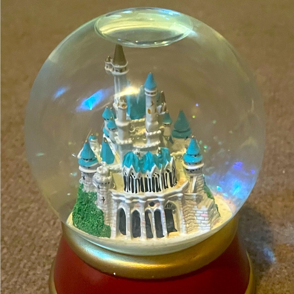 RARE WALT DISNEY MUSICAL GLITTER GLOBE WITH UPSIDE DOWN SEAL
